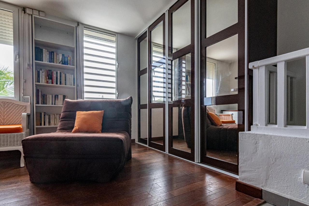 Studio En Duplex , Face A La Mer Le Gosier  Extérieur photo